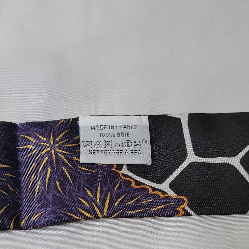 Hermes "The Three Graces" Black Patterned Silk Twilly Scarf - Picture 4 of 4